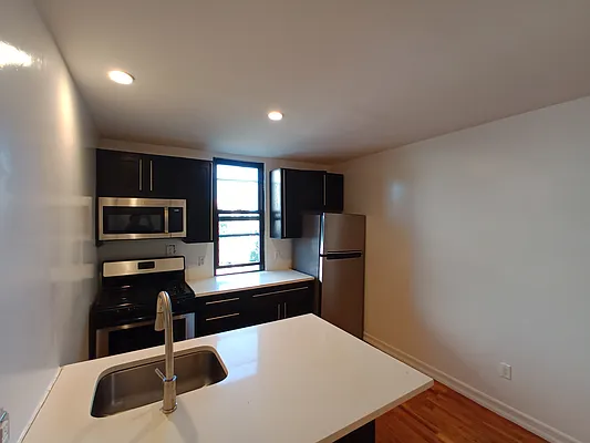 Rented by City Vista Inc | media 22