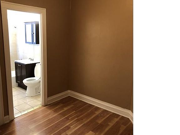 3rd image of 1008 W 76th St #1