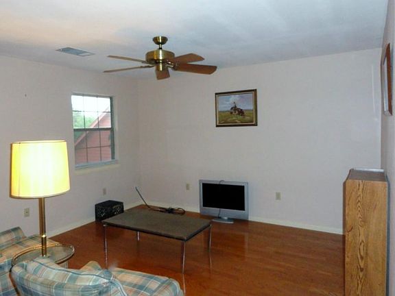 3rd image of 713 S Gabriel Dr