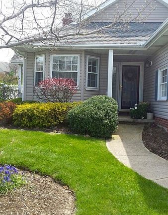 Charming front walk way to front door