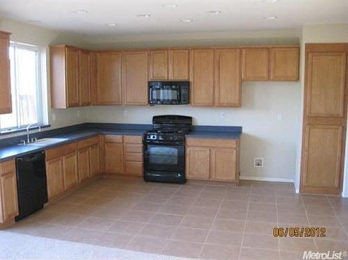 3rd image of 8540 Kenny Ct