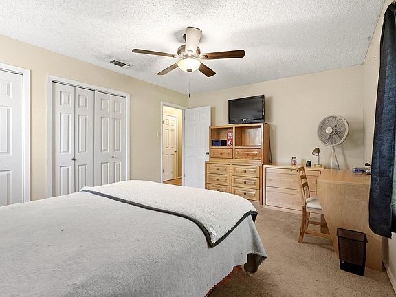 3rd image of 10 Carter Rd