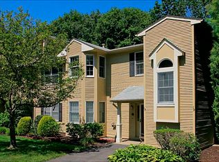 13 Trellis Dr, West Warwick, RI 02893