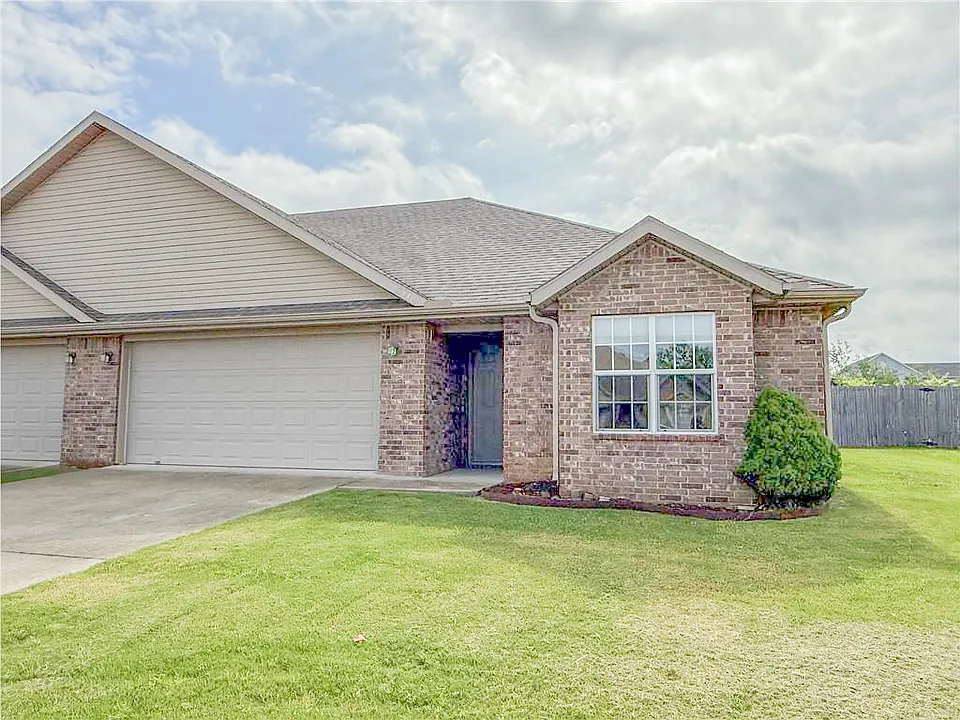 213 Foxglove St