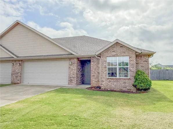 213 Foxglove St, Centerton, AR 72719