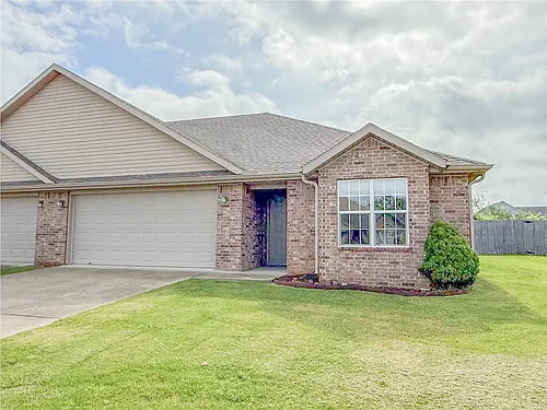 213 Foxglove St Photo 1