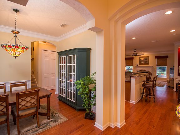 3rd image of 344 Palmas Cir