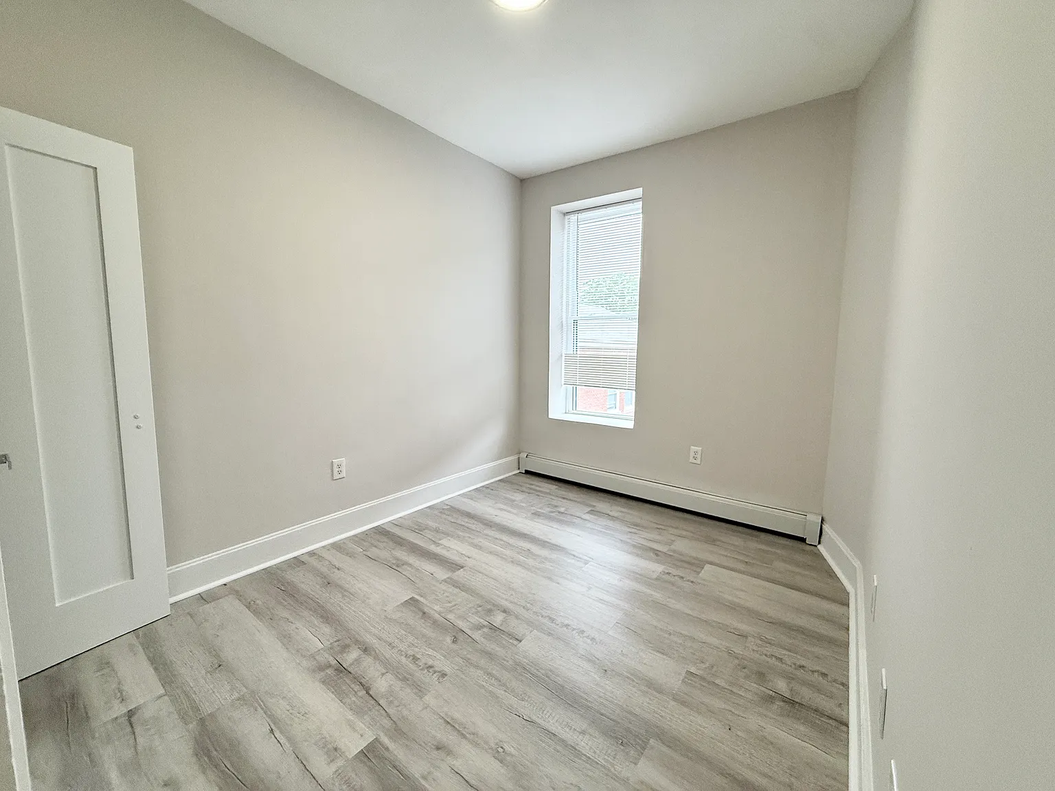 3 bed, 1200 sqft, $4,300 — Photo 3