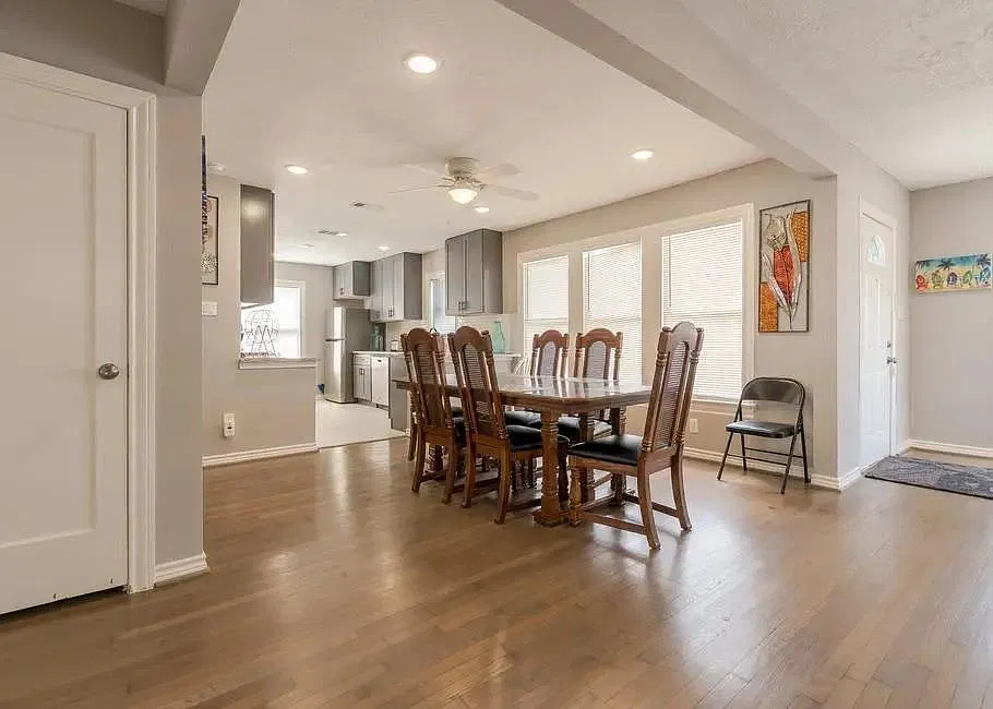 3 bed, 2.0 bath, 1445 sqft, $2,400 — Photo 3