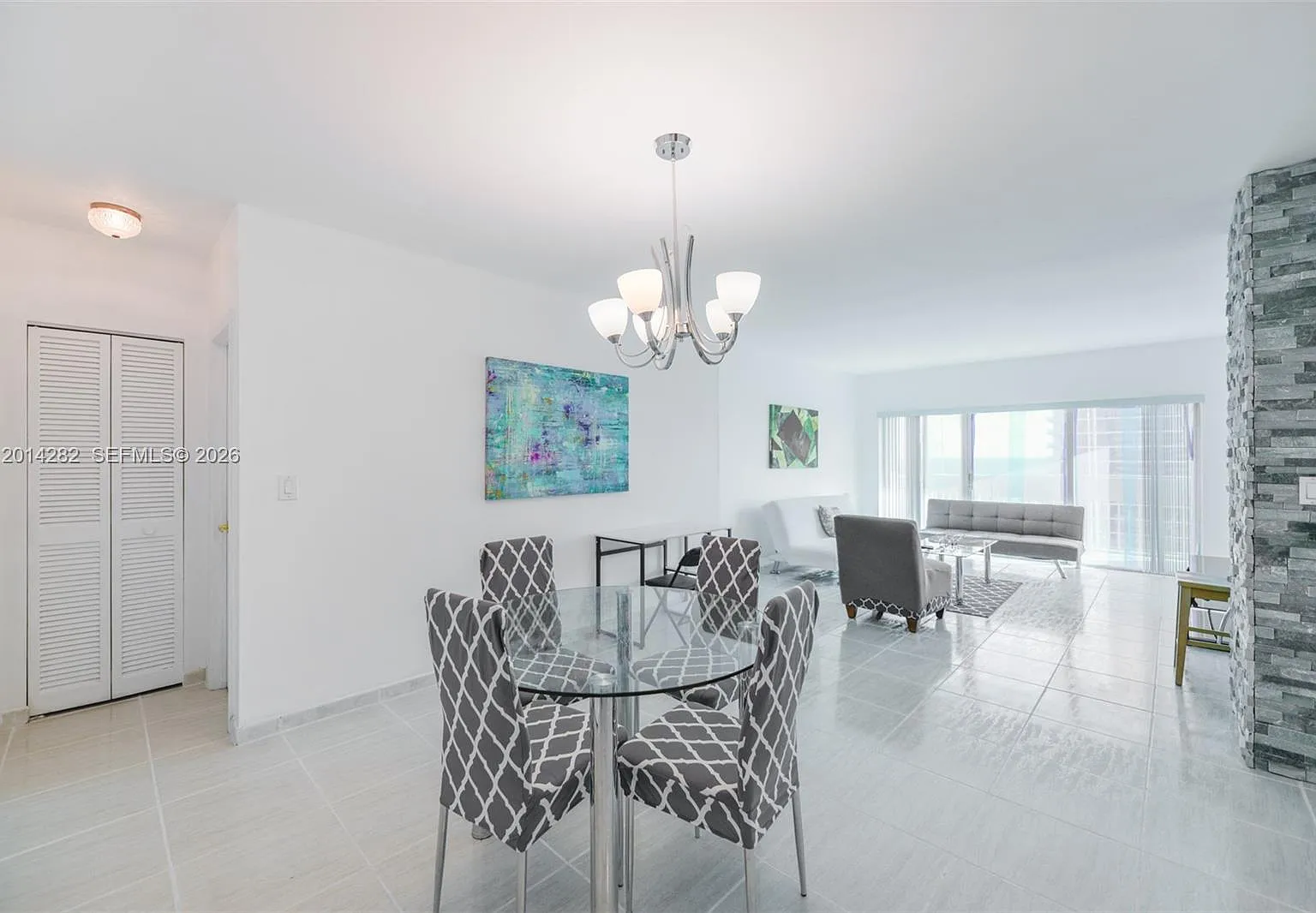 Hemispheres Condo — Photo 1