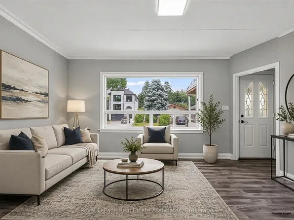 1072 Orchard Rd, Mississauga, ON L5E 2N9