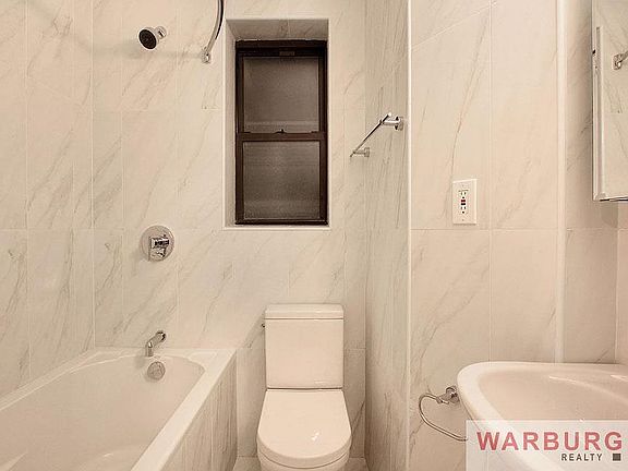 2nd image of 421 Manhattan Ave Unit B-2