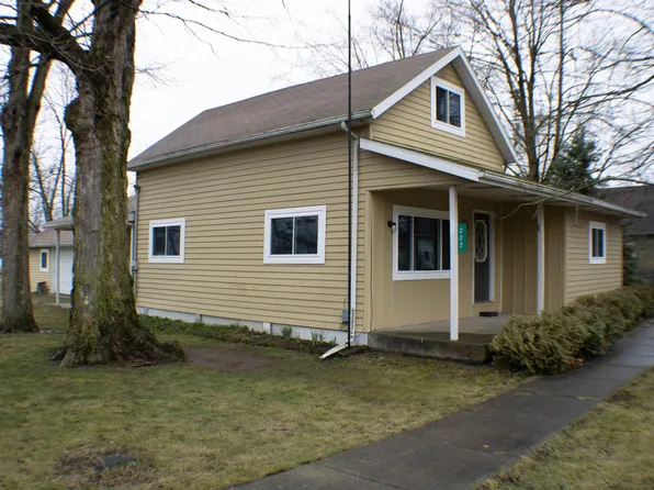 222 E Lincoln St, Millersburg, IN 46543