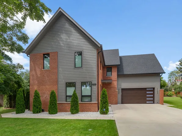 2328 Greenfield Dr, Glenview, IL 60025