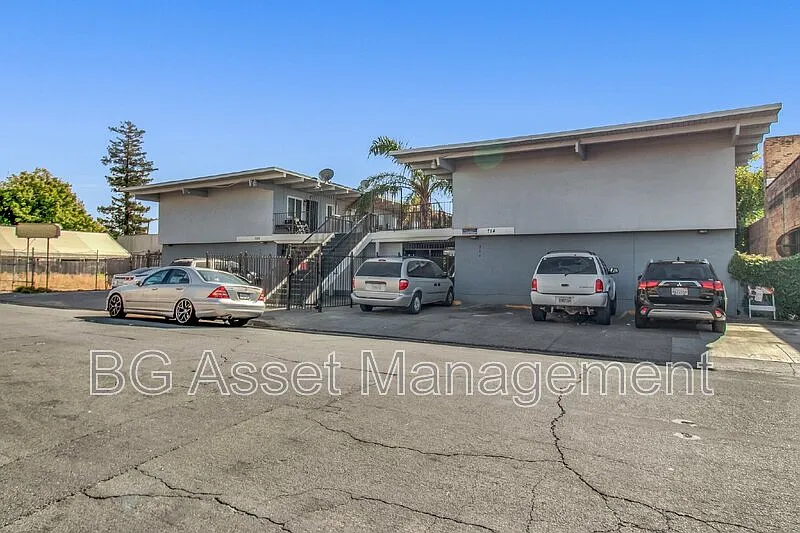 714 Darina Ave — Photo 1