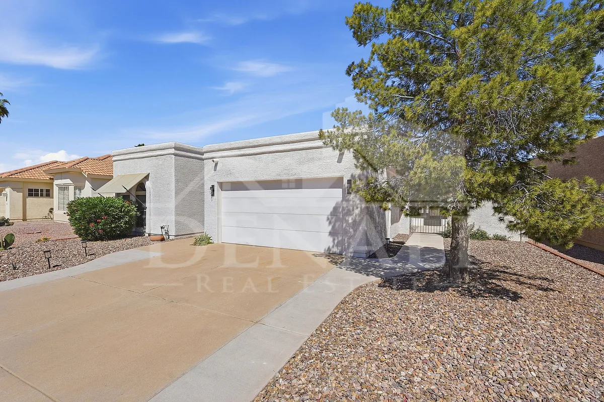 Building Photo - 10602 E Elmhurst Dr