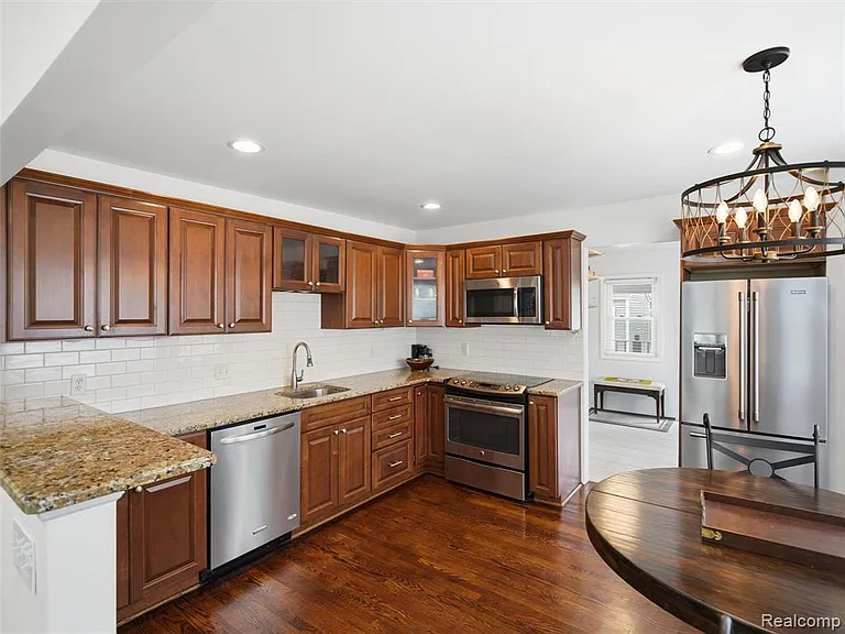 1514 S Wilson Ave — Photo 10