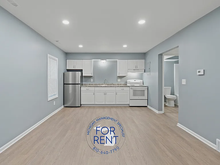 816 Asylum St — Photo 35