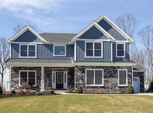 10 Hidden Oak Ct, Orchard Park, NY 14127