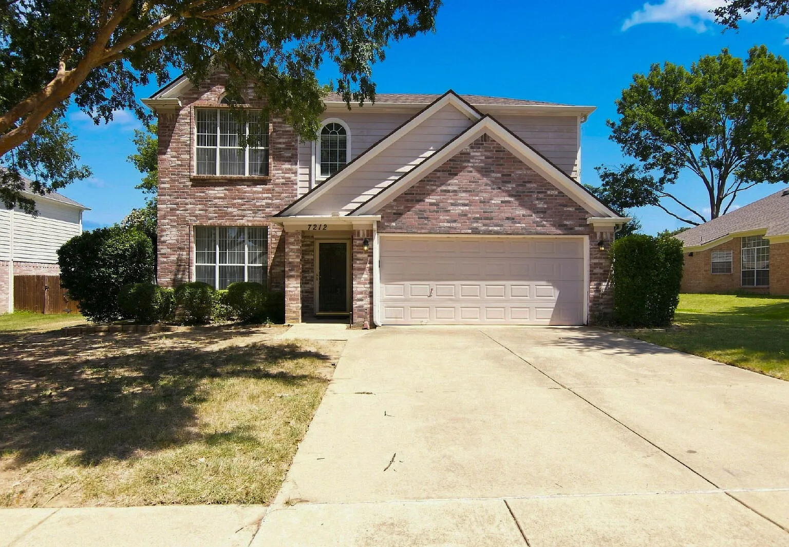 3 bed, 2.0 bath, 1949 sqft, $2,350 — Photo 1