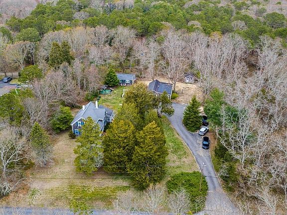 4th image of 243 Old County Rd