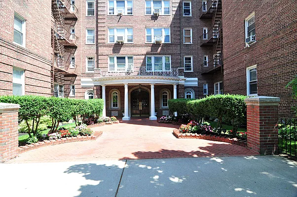 Rented by CENTURY 21 Sunny Gardens Realty, Inc. | media 25
