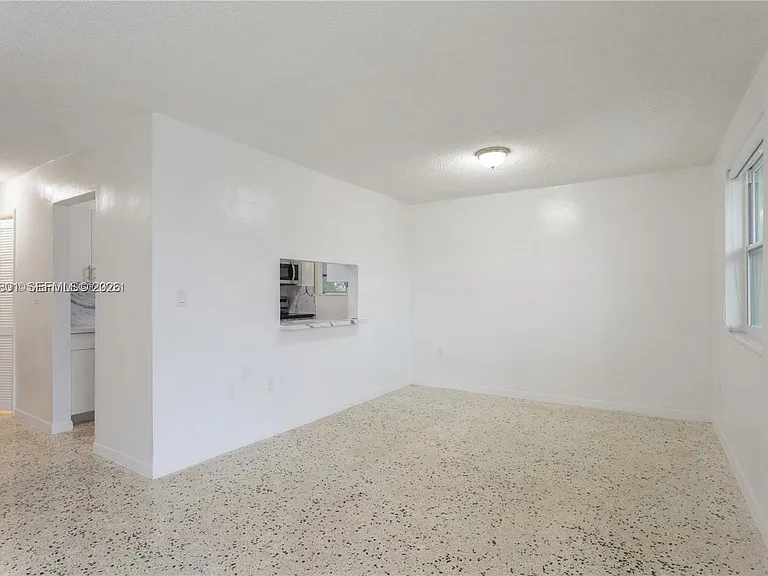 3290 NW 4th St #3290 — Photo 5