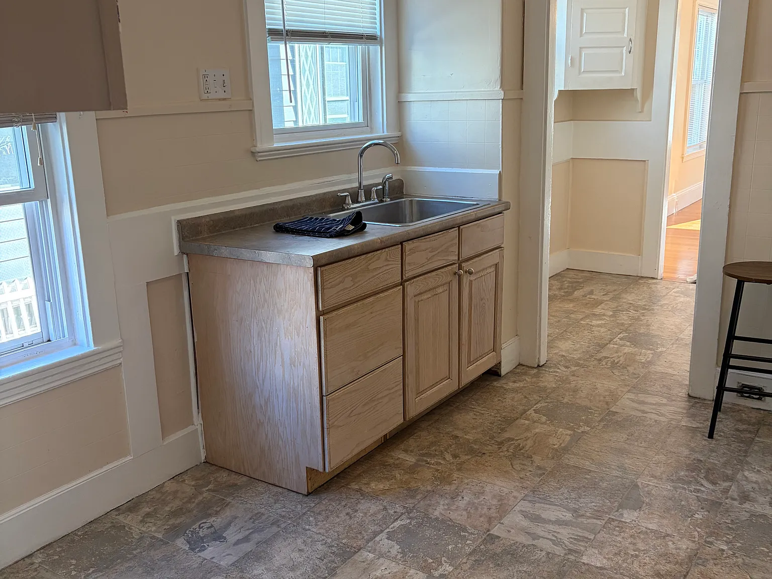 2 bed, 1050 sqft, $2,500 — Photo 4