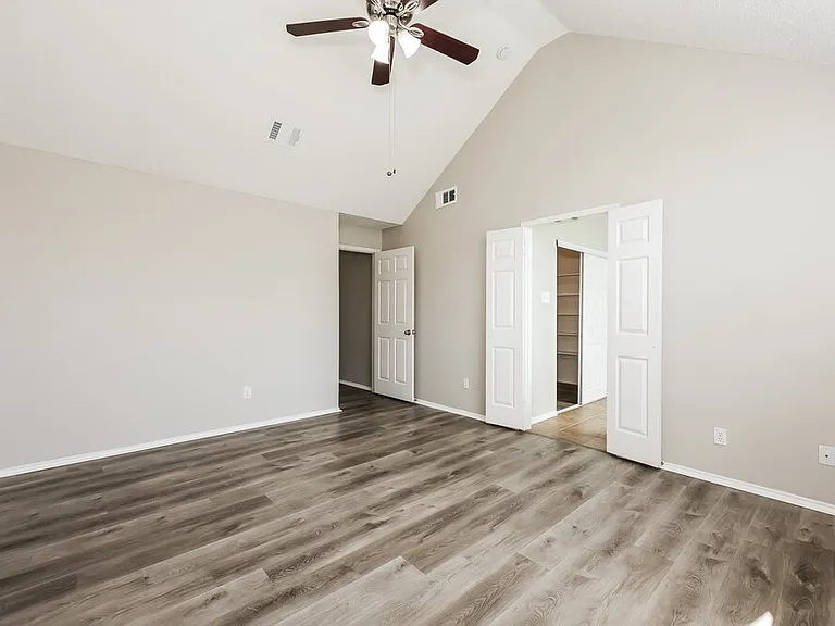 2124 Creek Royal Dr — Photo 11