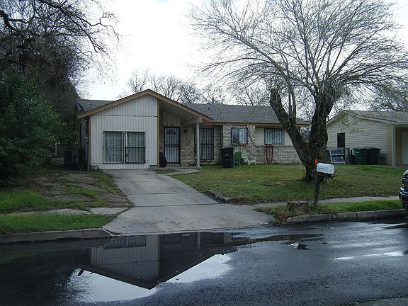 3rd image of 318 Lynhaven Dr