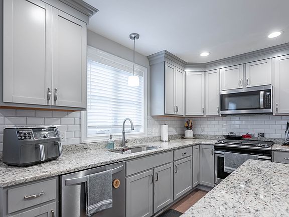 2nd image of 14 Pasture Ln #32
