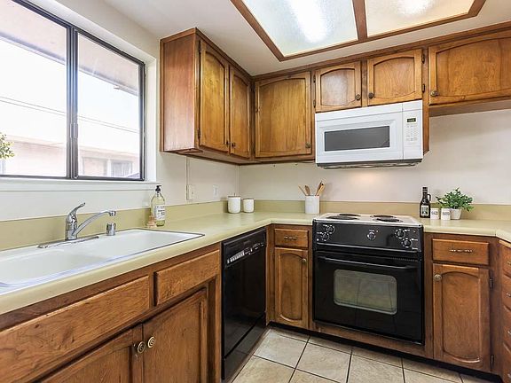 4th image of 680 Chorro St APT 21
