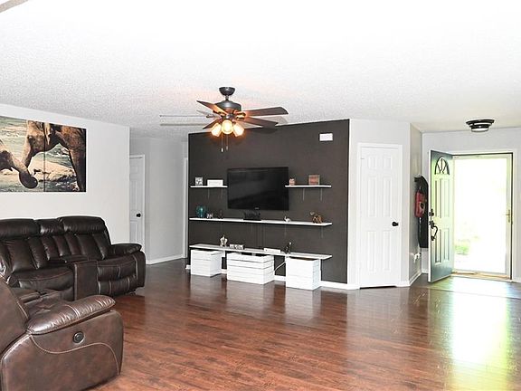 4th image of 5733 N Jamestown Dr