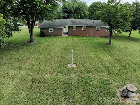 4th image of 424 Bear Creek Rd