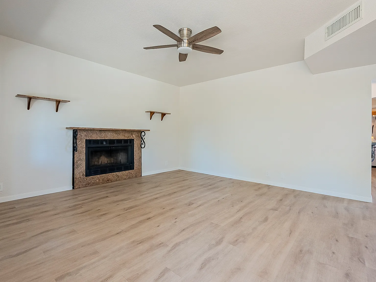 4 bed, 2356 sqft, $3,595 — Photo 2