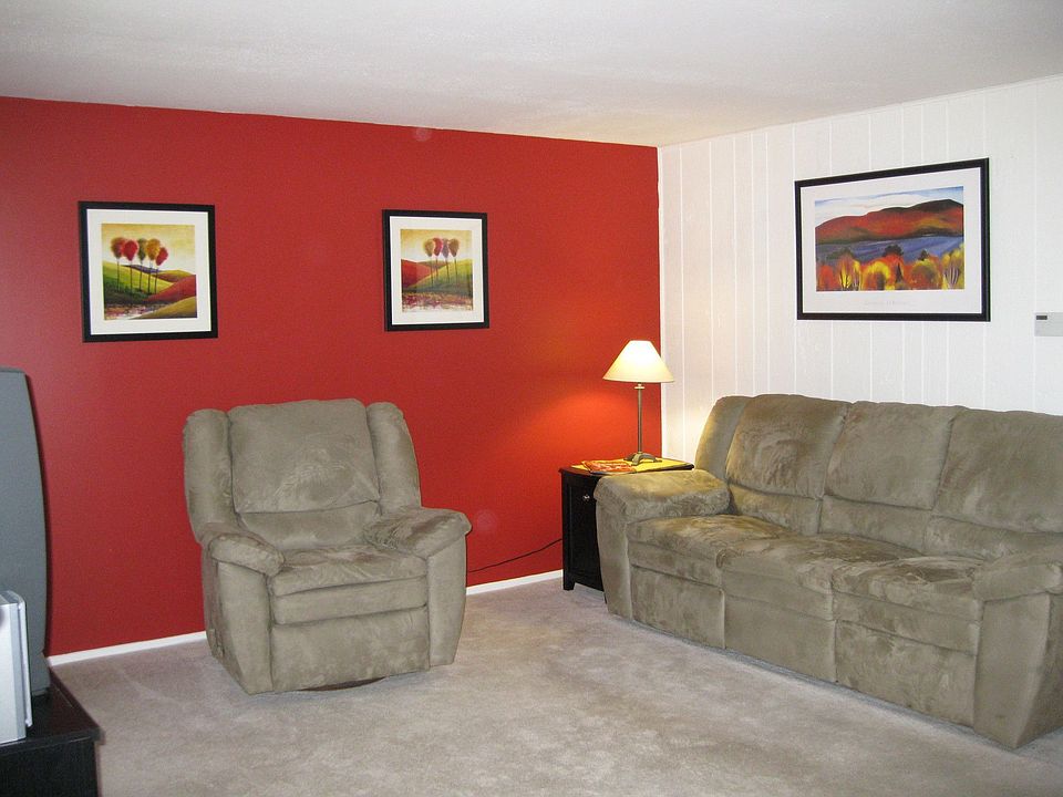 2nd image of 709 Boxwood Dr