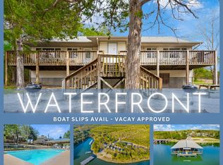 152 & 154 Deepwater Cir, Reeds Spring, MO 65737