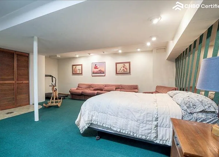 Large area available to put another bed if ne