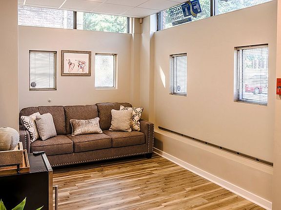 COMMERCIAL SPACE MAIN LOBBY