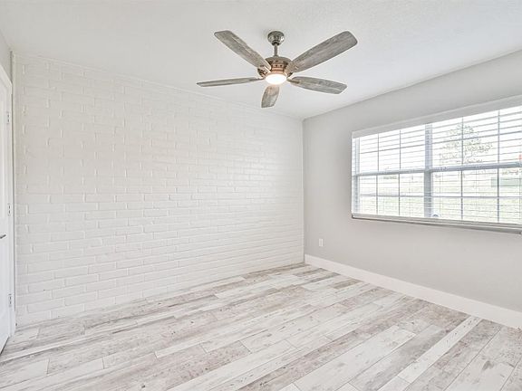 4th image of 325 Carolcrest Ln Unit 6