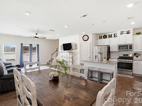 3rd image of 5231 Maynard Hill Dr