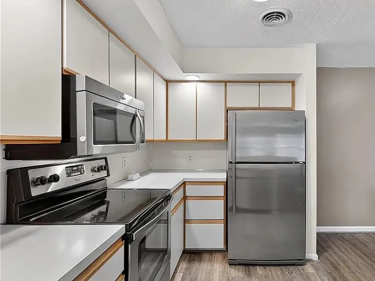 7 Earl Gables Ct — Photo 1