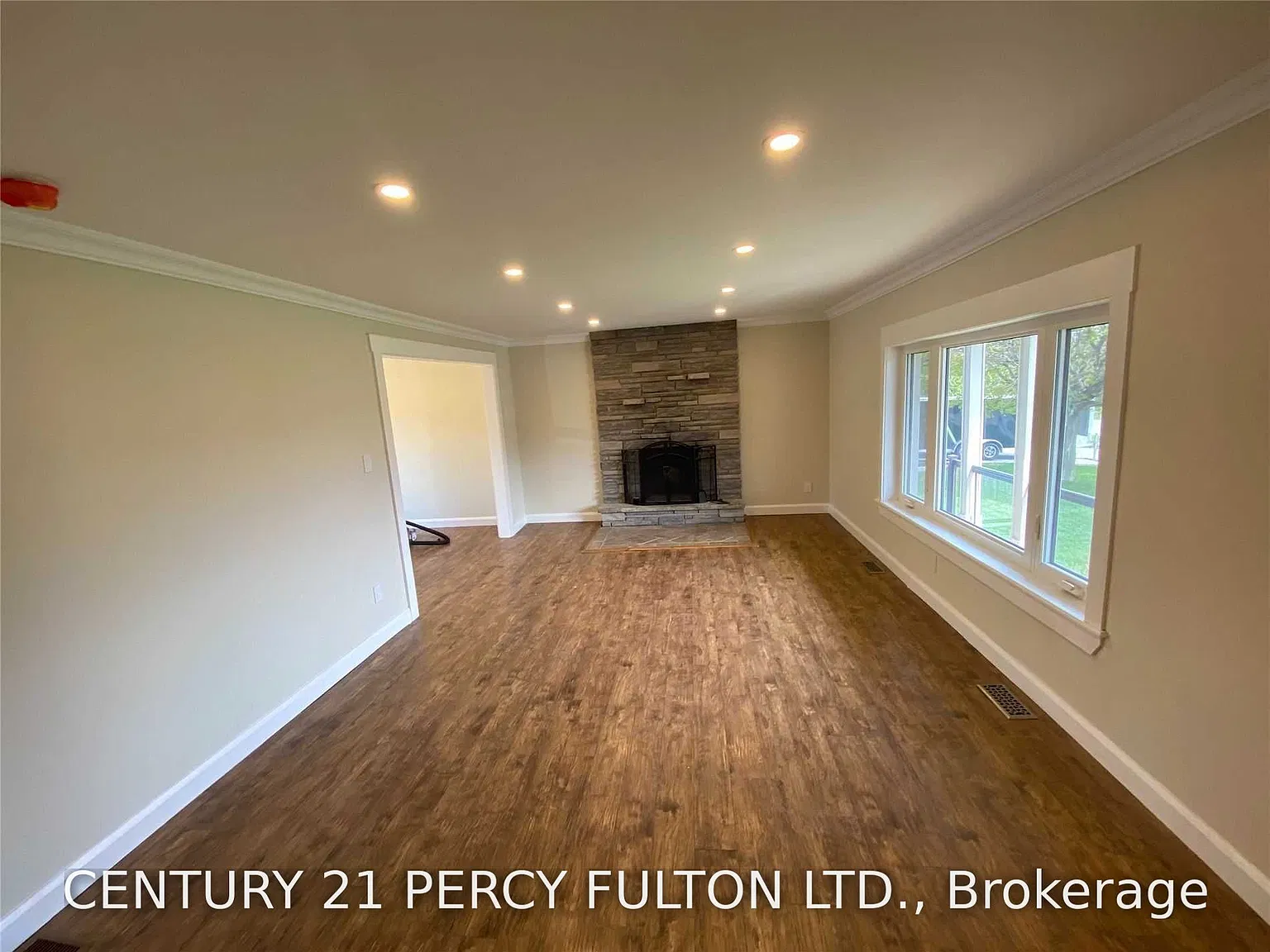 4 bed, $3,400 — Photo 3