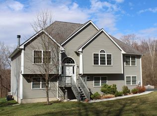 34 Pleasant Ridge Rd Ext, Poughquag, NY 12570