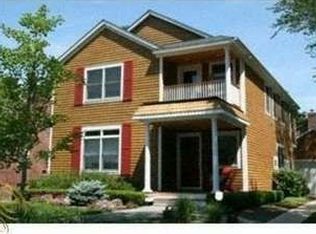 977 Chestnut St, Birmingham, MI 48009