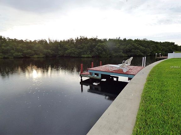 3rd image of 9423 Sun Isle Dr NE