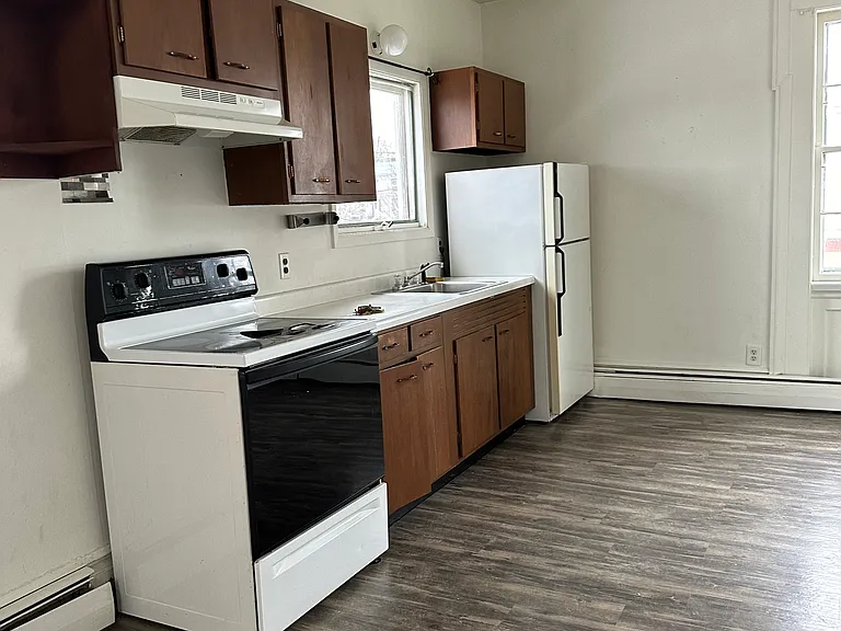8746 Main St #4 — Photo 6
