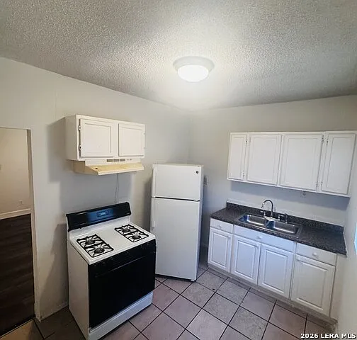 3 bed, 1.0 bath, 950 sqft, $975 — Photo 2