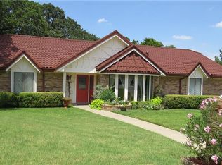 100 Oak Hollow Ct S, Azle, TX 76020