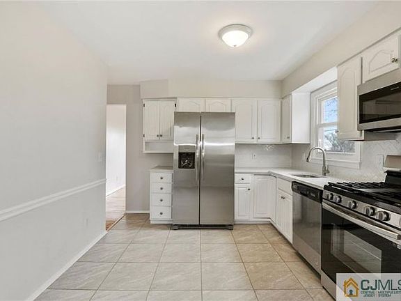 4th image of 84 Wildwood Ave